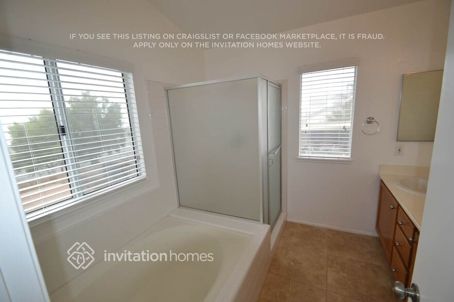 Building Photo - 2845 W Fairview Dr