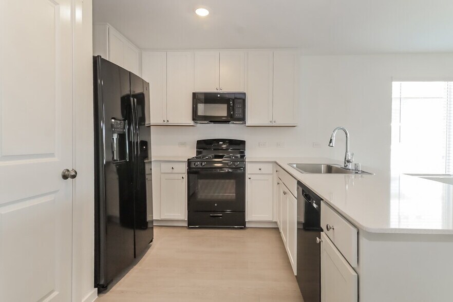 Building Photo - 102 Wild Rose Dr