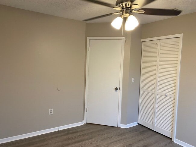 Building Photo - MOVE-IN SPECIAL-WONDERFUL 3/2.5 Home with 1 car garage-UCF Area