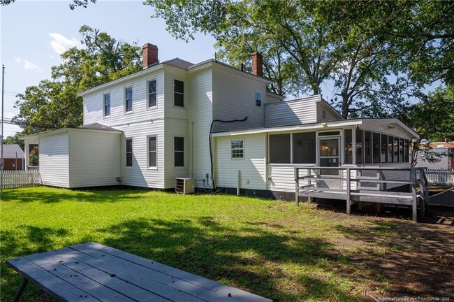 Building Photo - 708 N Cedar St