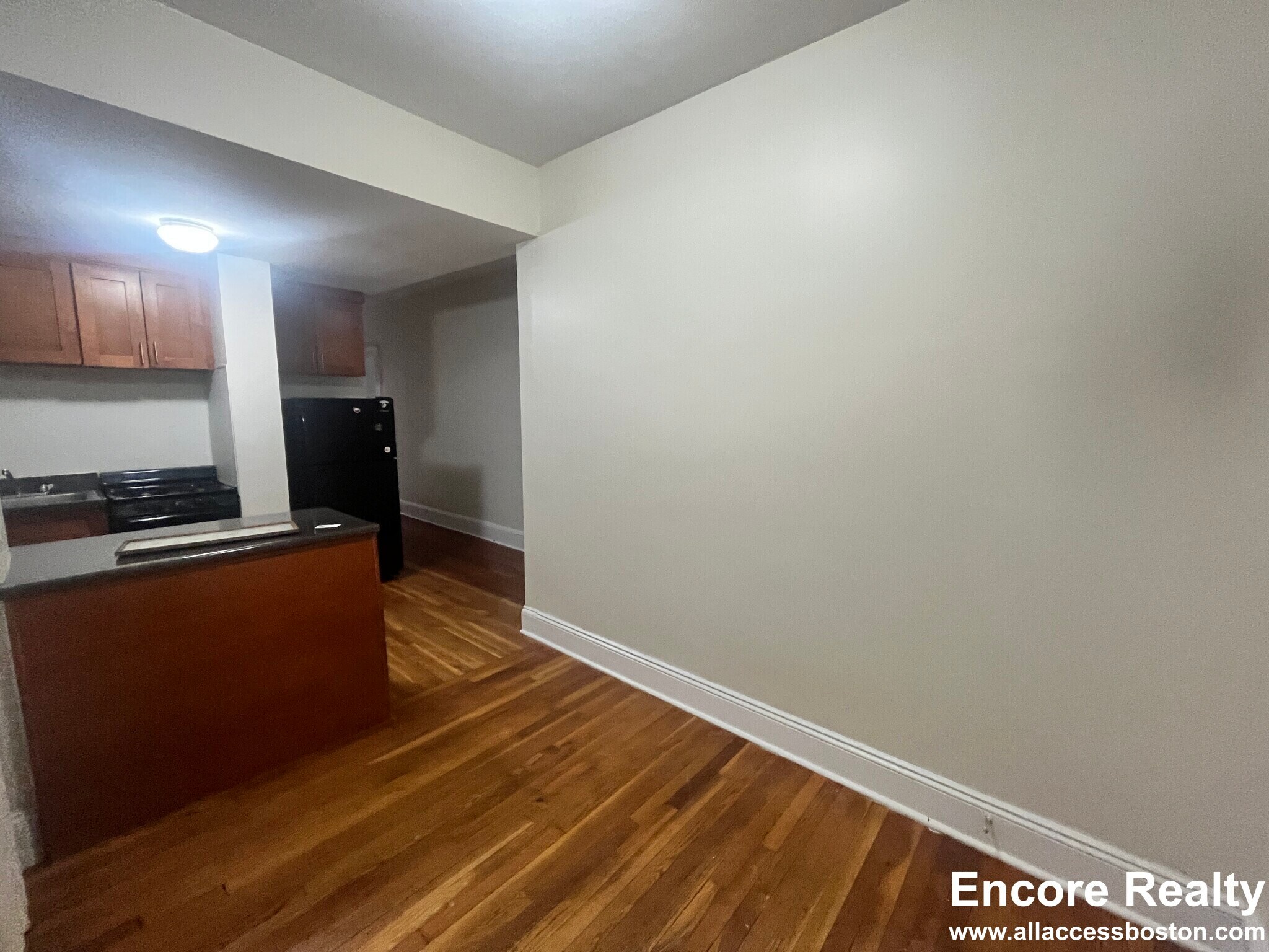 Building Photo - 1751 Beacon St