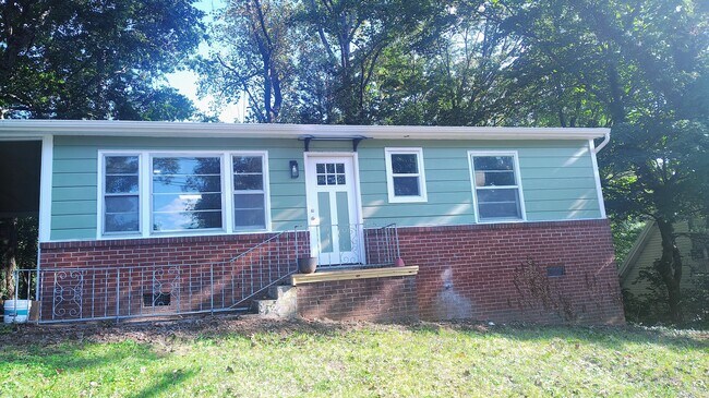 Primary Photo - 2626 Vucrest Ave SE