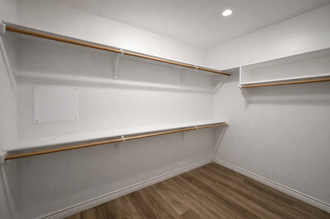 Building Photo - 3 Bed 2 bath New Management!!!