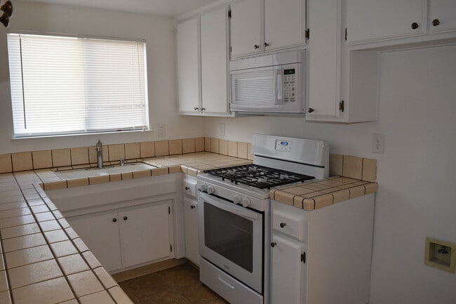 Building Photo - 4809 Millbrook Way