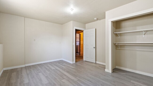 Building Photo - Charming 4-Bedroom Home with Garden – Avai...