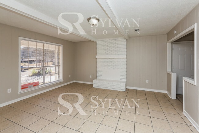 Building Photo - Enjoy one-level living in this 3 bedroom, 2 bathroom ranch-style home