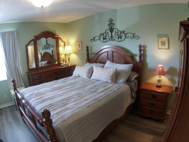 Building Photo - 571 Capri L