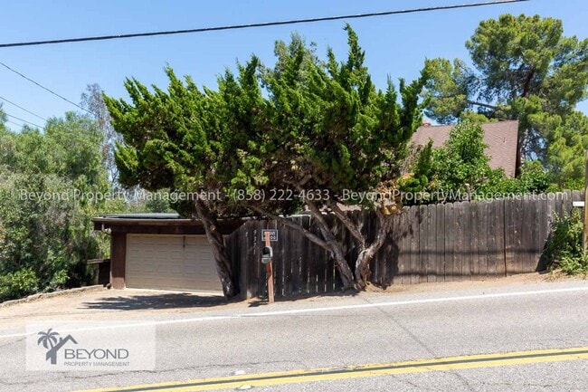Building Photo - LUXURY IN LAKESIDE , STUNNING 4 BED 3 BATH...