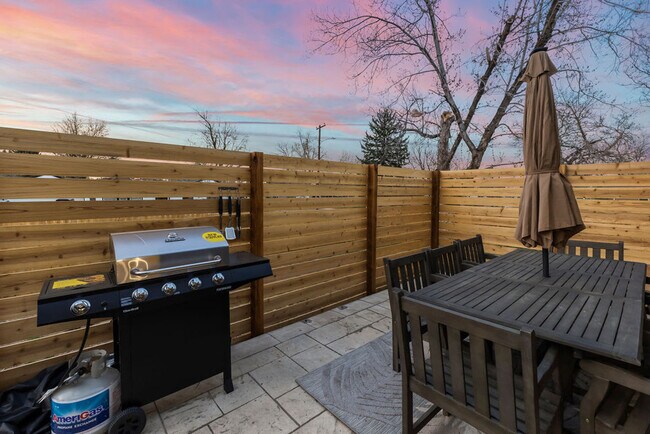 Building Photo - 9211 Highland Pl