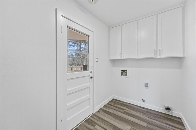 Building Photo - 205 Elmwood St