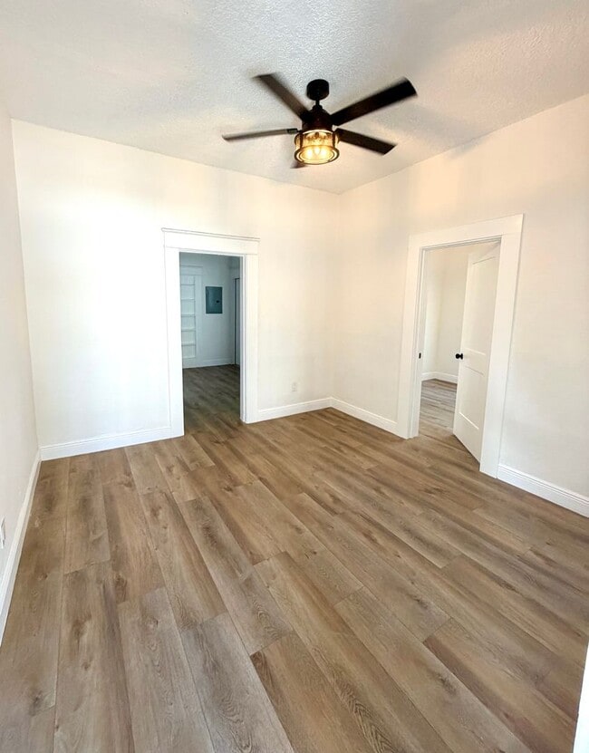 Building Photo - 2 bedroom 1 bathroom duplex in Tampa Heights