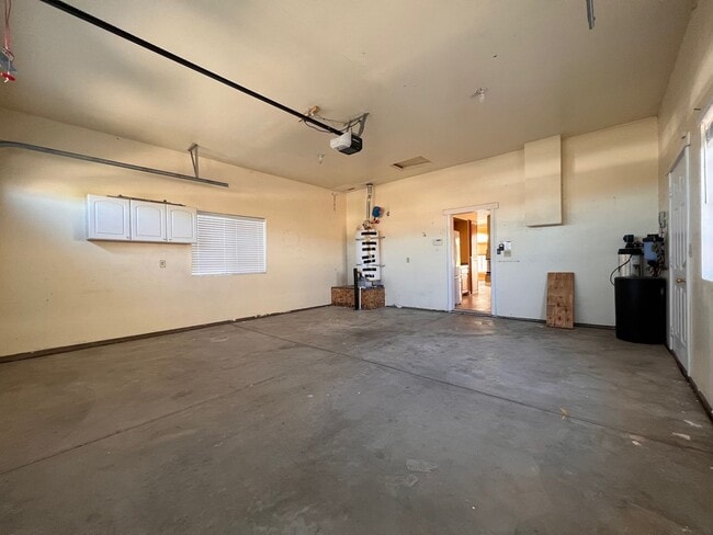 Building Photo - 3-bedroom home in Desert Lakes Golf Community