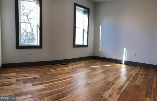 Building Photo - 1829 N Ringgold St