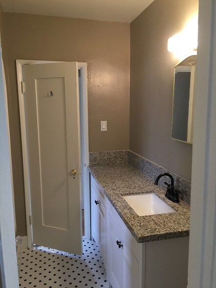 Bath - 132 Gaviota Ave