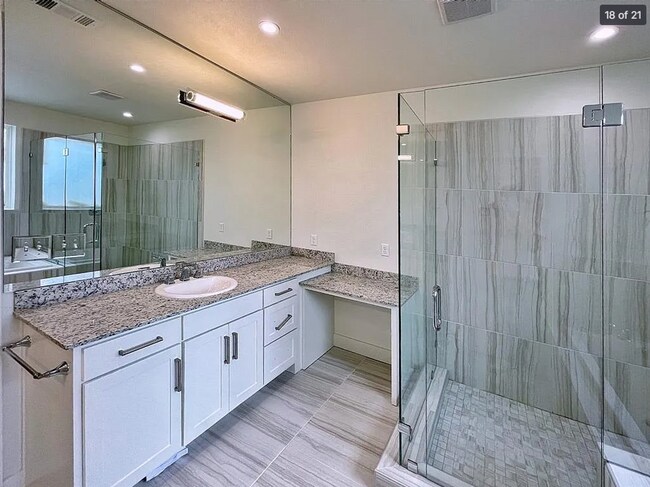 Building Photo - 313 College Ave