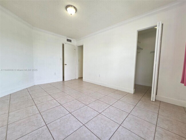 Building Photo - 10765 SW 108th Ave