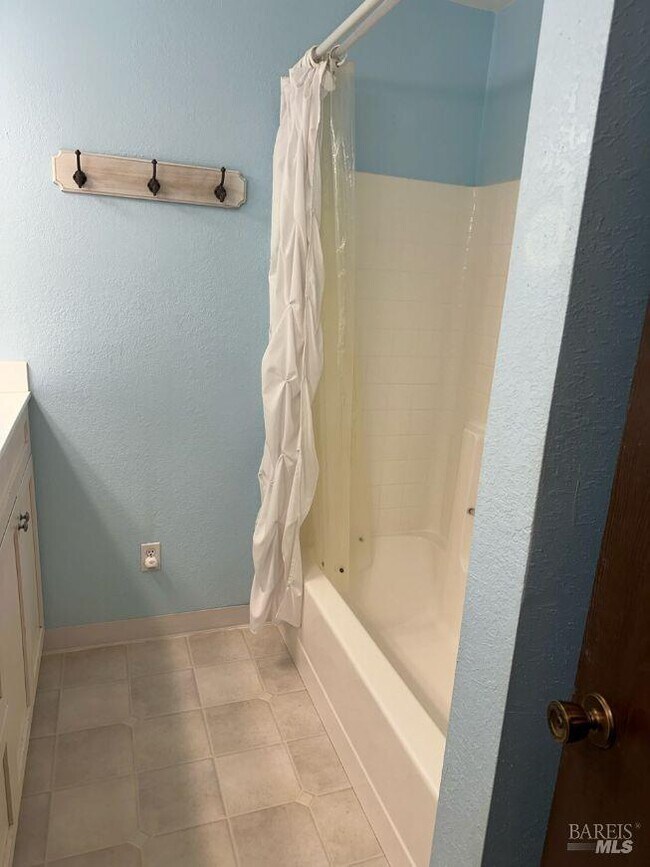 Building Photo - 5053 Country Club Dr