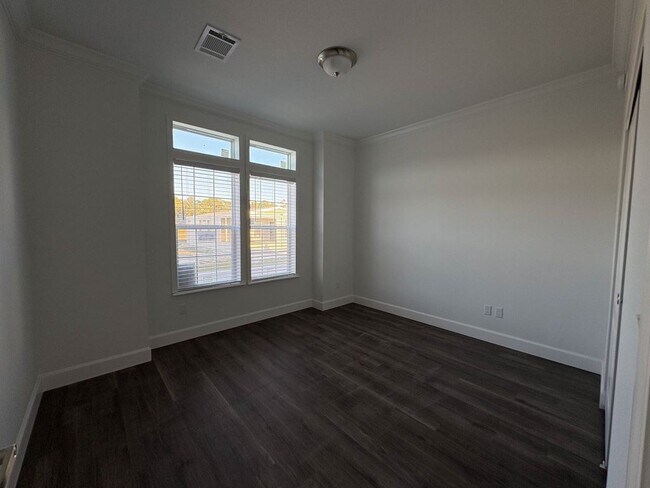 Building Photo - 1001 Morgan Jones Dr