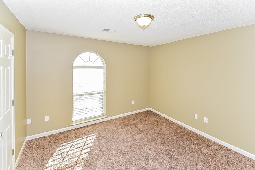 Building Photo - 7343 Bridle Ln