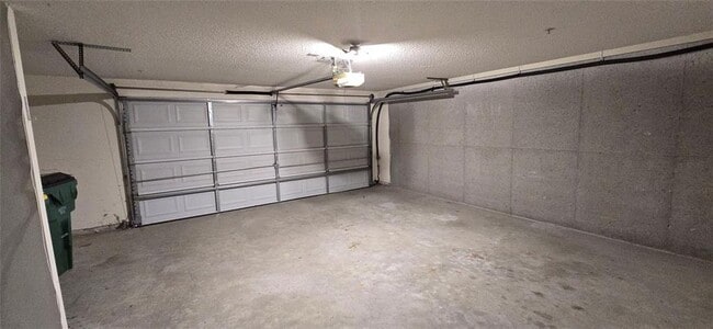 Building Photo - 819 Society Ct