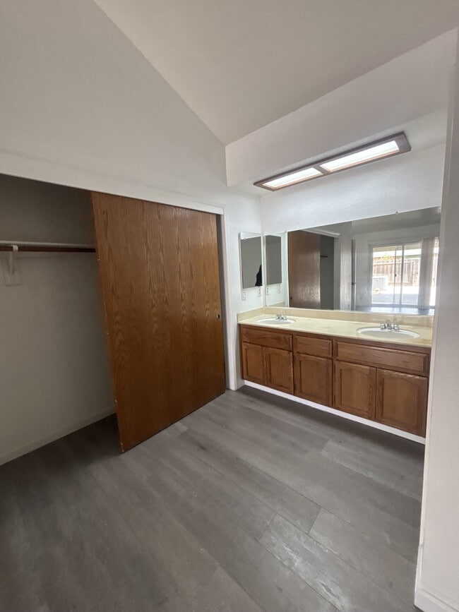 Building Photo - 5208 Maximillian Dr