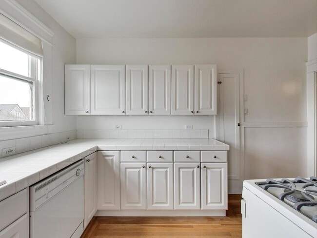 Building Photo - 2107 Pierce St