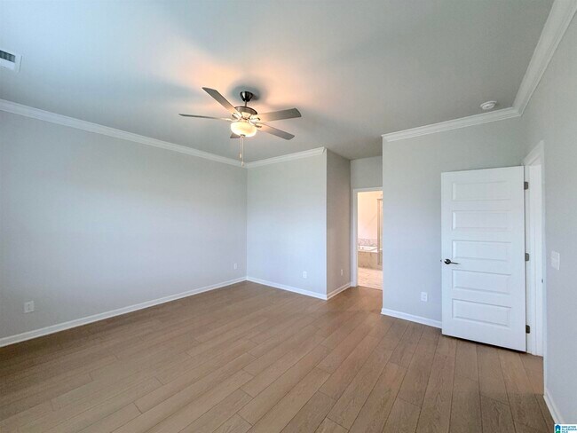 Building Photo - 305 Susan Lynn Dr