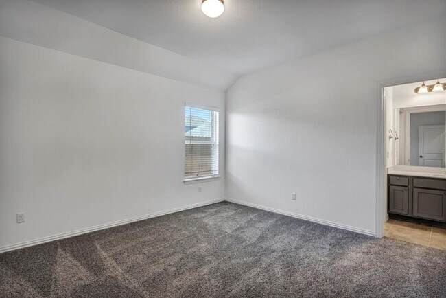 Building Photo - 506 Sixpence Ln