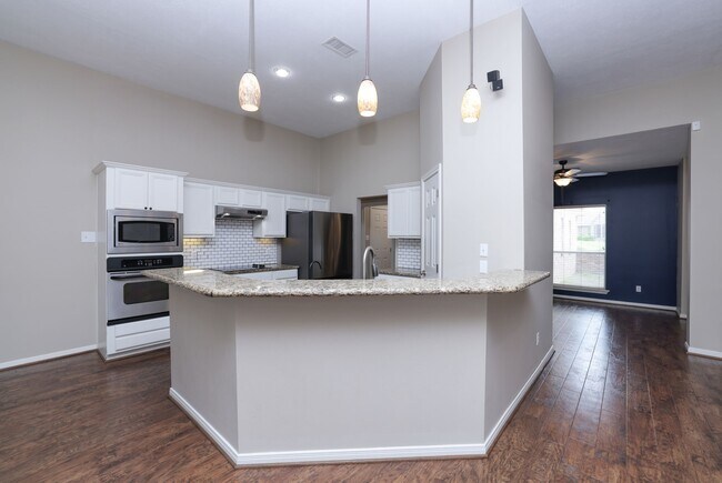 Building Photo - 105 Lawrence Marshall Dr