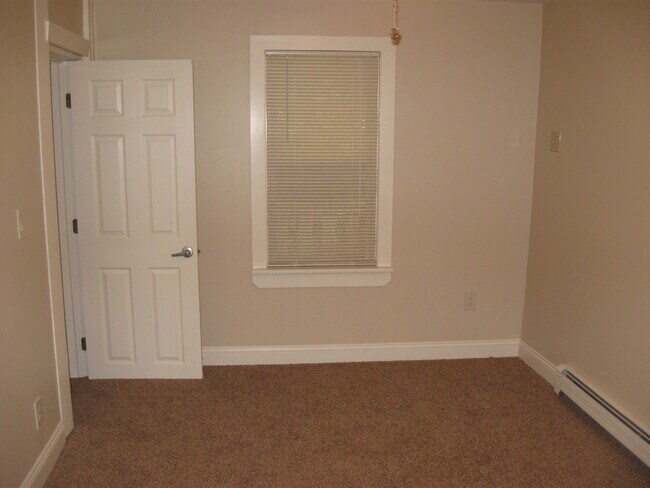 Building Photo - 236 Beartown Rd