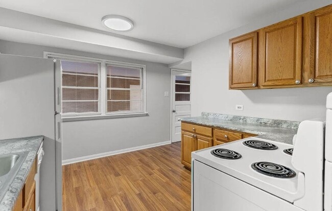 Building Photo - 713 Huntwood Ln