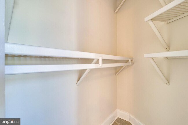 Building Photo - 1708 W Abingdon Dr