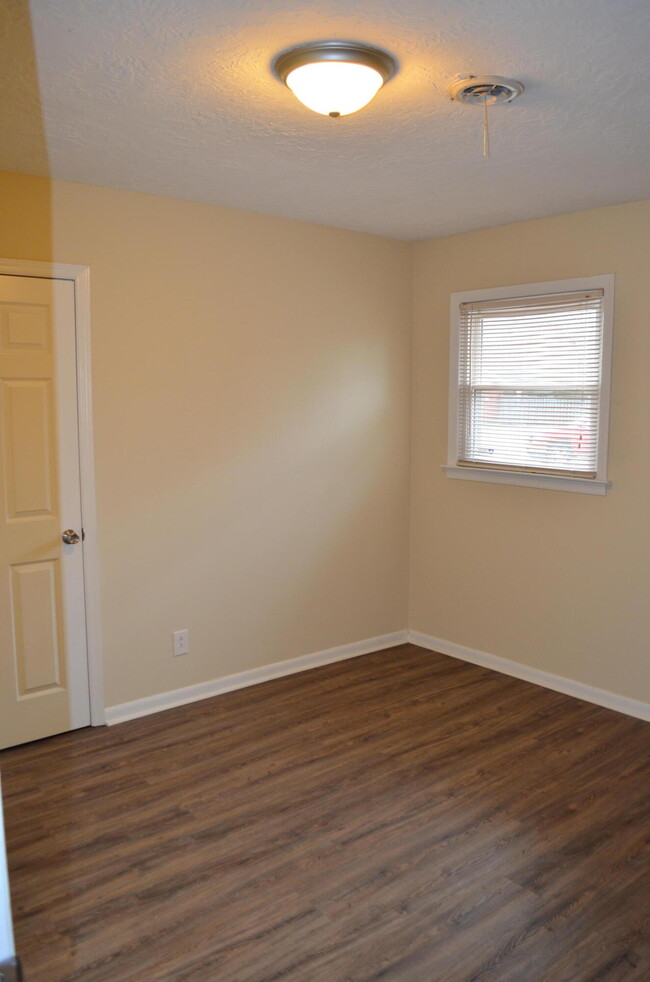 Building Photo - 221 Merrymont Dr