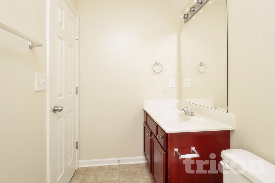 Building Photo - 3001 Deer Trail Dr