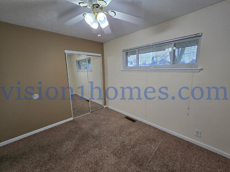 Building Photo - 433 Lewis Blvd