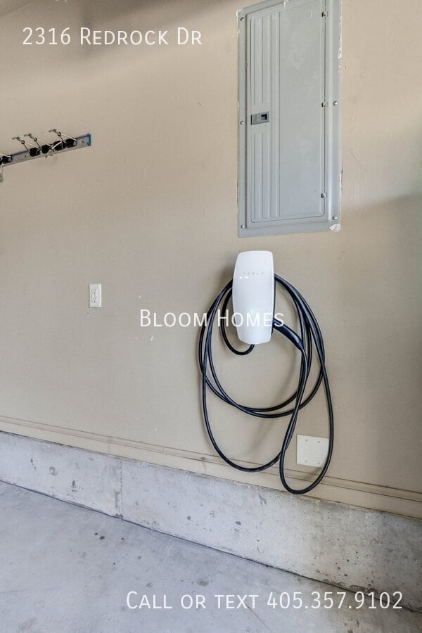 Building Photo - 2316 Redrock Dr