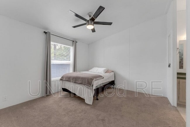 Building Photo - 766 E Zuni Dr