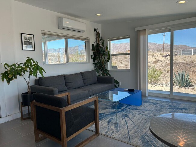 Building Photo - GORGEOUS 2 BED 2 BATH HOME WITH 1 BED 1 BA...