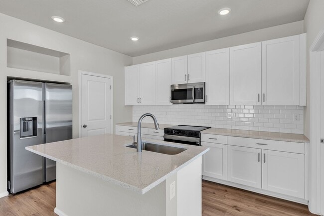 Building Photo - 17996 W Sand Hls Dr