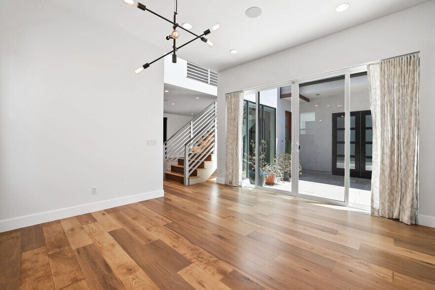 Building Photo - 1650 Murano Pl