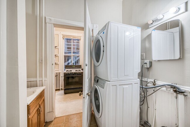 Building Photo - 3127 W Franklin St