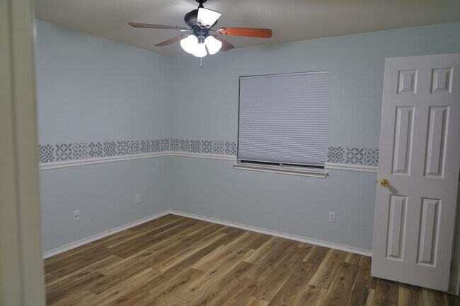 Building Photo - 2900 Bluffs Ct