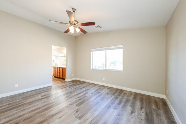 Building Photo - 8717 S Evan Lilas St