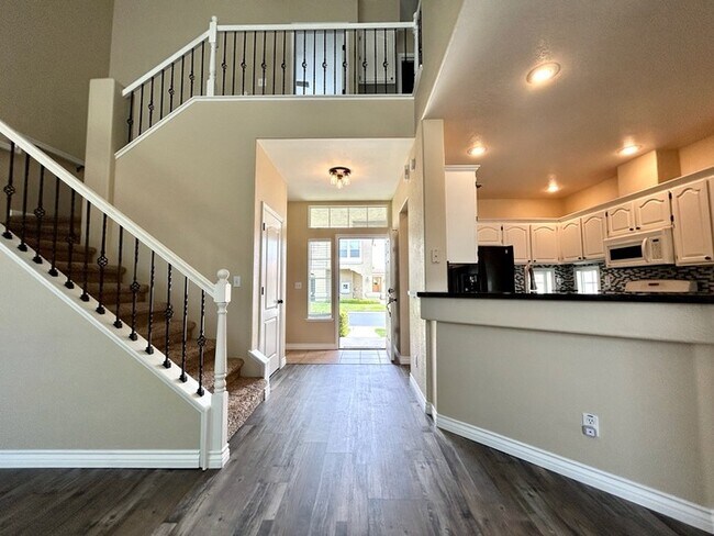 Building Photo - Gated Community! Beautiful 3bd/2.5bth in Folsom