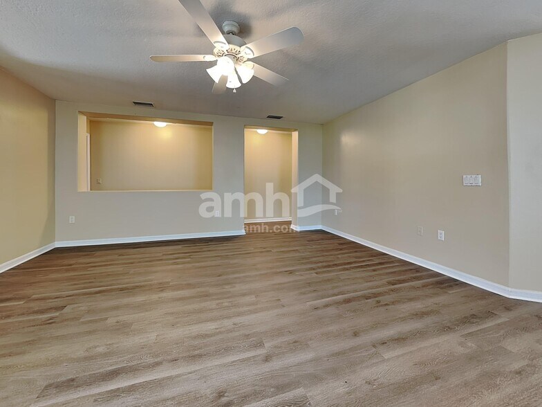 Building Photo - 10512 Boyette Creek Blvd