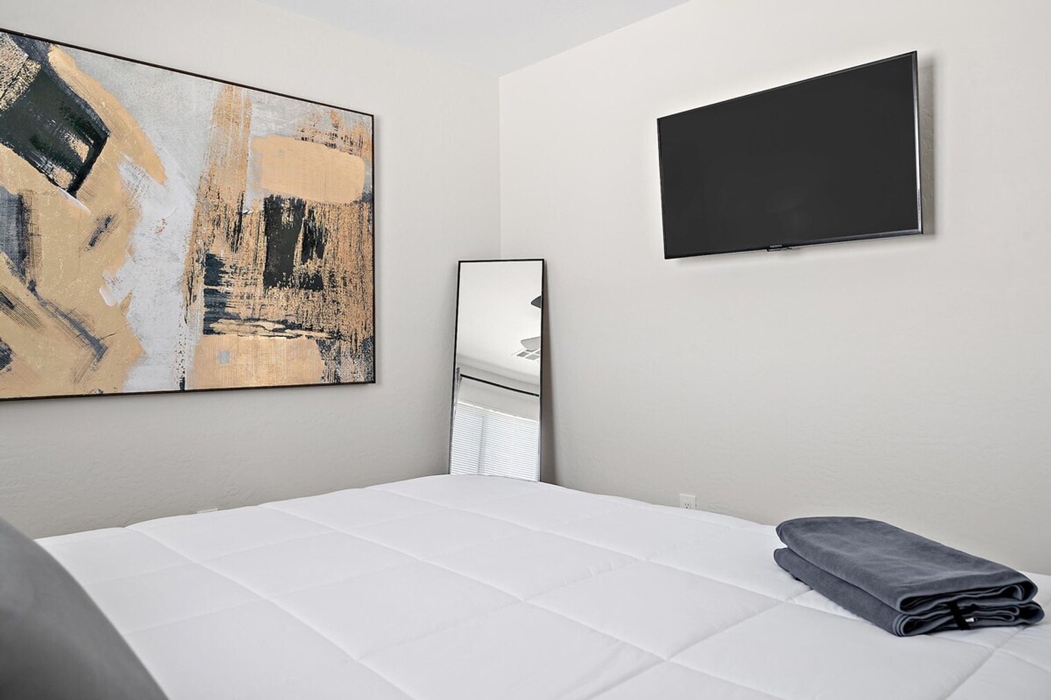 Building Photo - 1801 E Raymond St