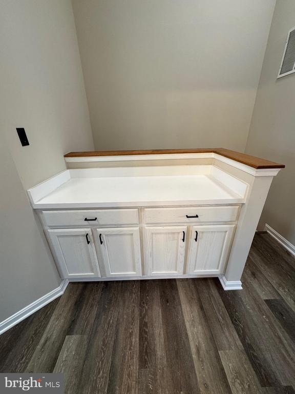 Building Photo - 6132 White Marble Ct