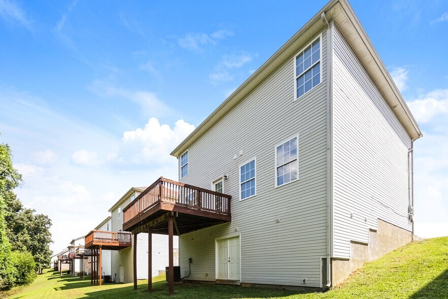 Building Photo - 710 Holland Ridge Dr