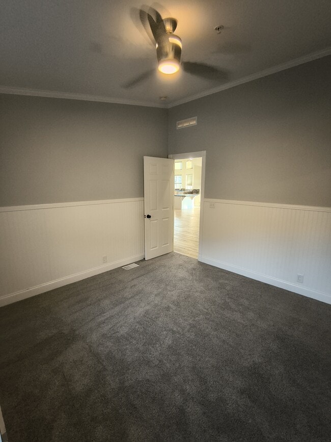 Building Photo - 2828 La Cresta Rd