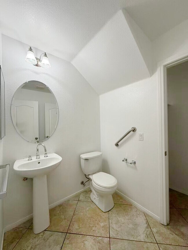 Building Photo - 7473 Glorious Sun Dr